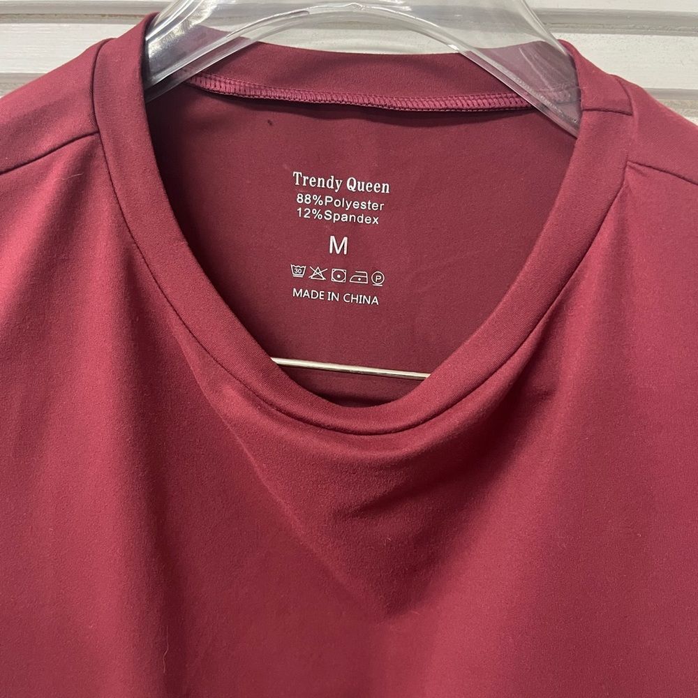TRENDY QUEEN ✨women active wear medium ✨Burgundy Short Sleeve Top - Picture 2 of 6